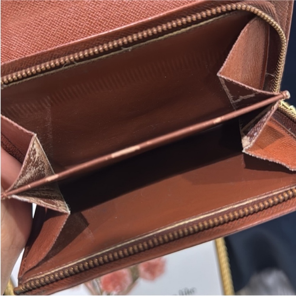 Louis Vuitton Brown Monogram Wallet Timeless Luxury - Picture 10 of 16